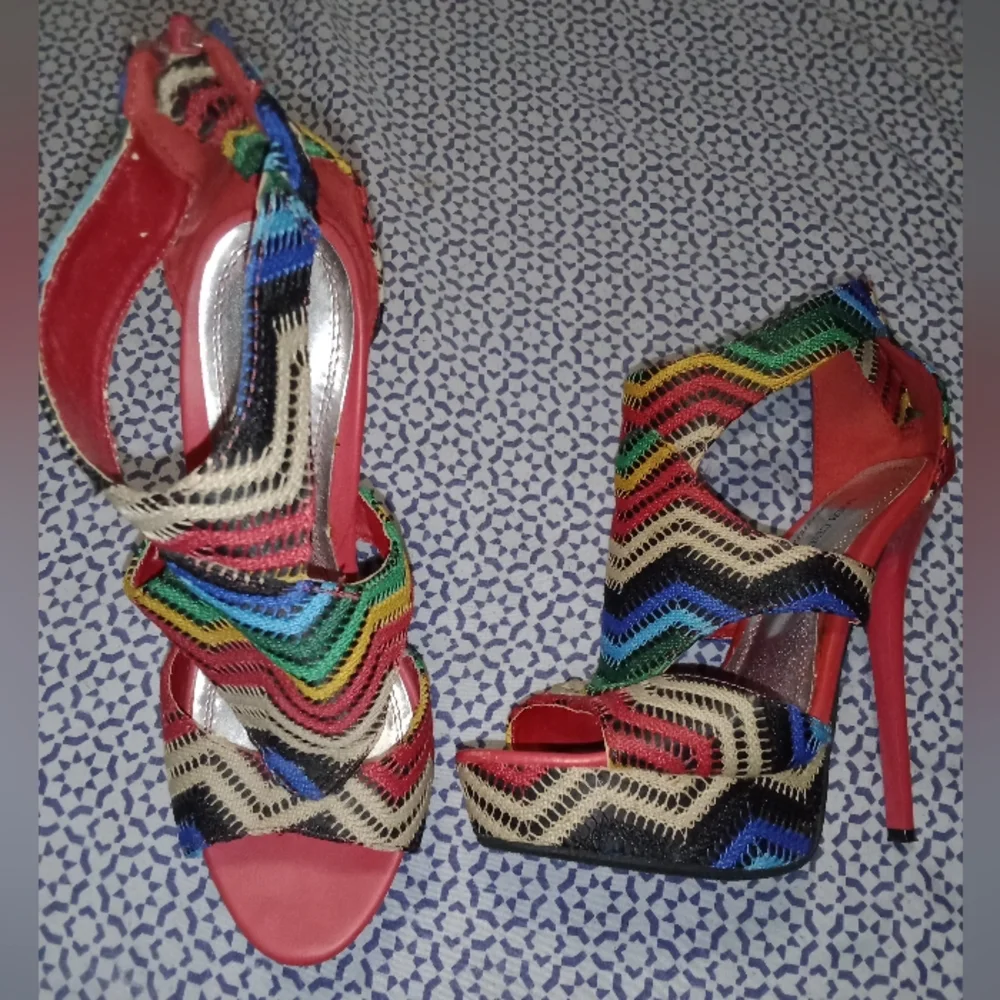 Super cute heels 👠 🥰 - Picture 3 of 8